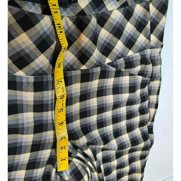 Torrid Plus Size 1R Black & Beige Plaid High-Waisted pocket pixie Flare Pant - Picture 12 of 16
